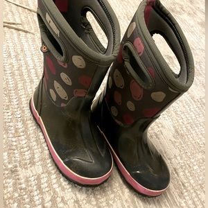 Kids bogs size 13, good for -34 C.